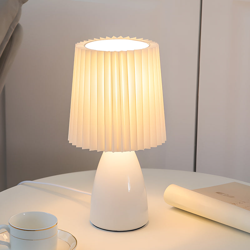 Elegant Table Lamp in Fabric with Glass Base and USB Socket